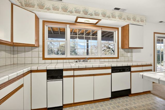 1979 Upper Applegate Road, Jacksonville, OR 97530