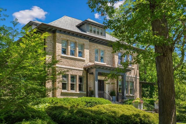 395 Greenleaf Avenue, Glencoe, IL 60022