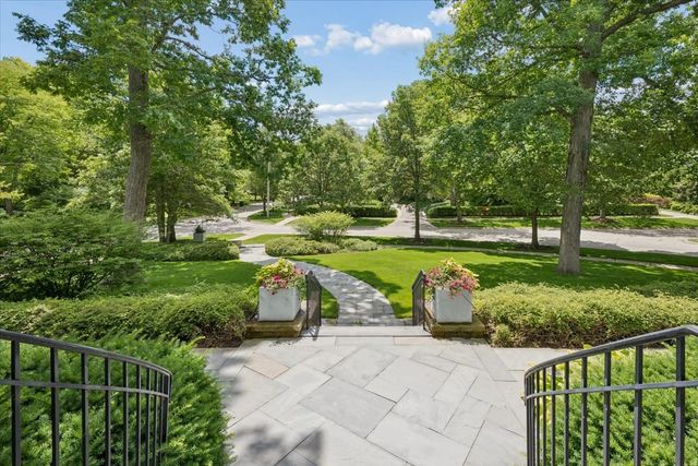 395 Greenleaf Avenue, Glencoe, IL 60022