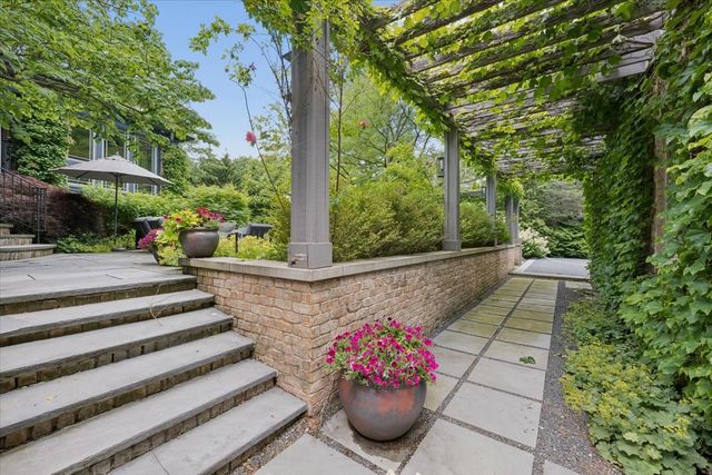 395 Greenleaf Avenue, Glencoe, IL 60022