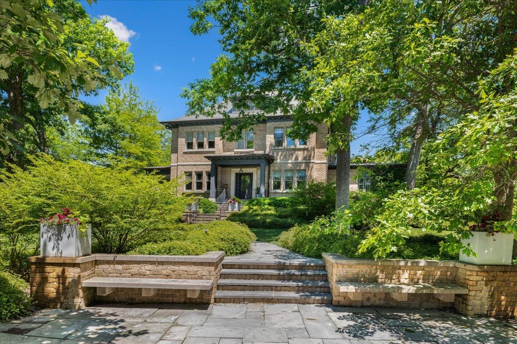 395 Greenleaf Avenue, Glencoe, IL 60022