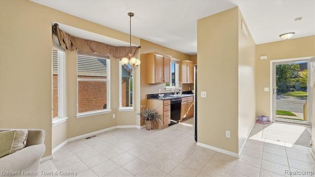 28294 Cottage Lane, New Hudson, MI 48165