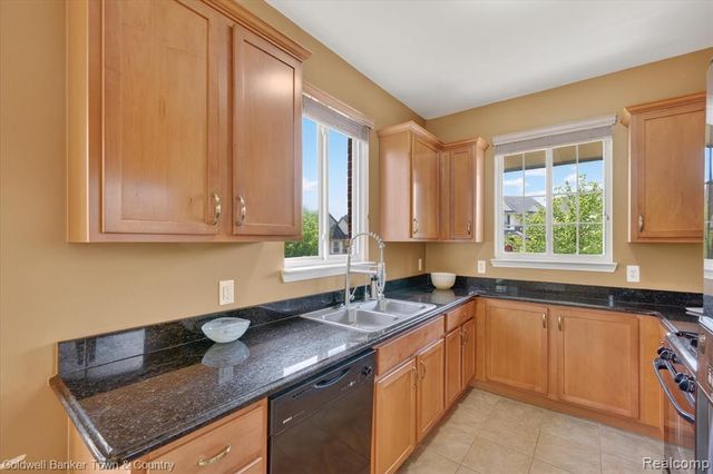 28294 Cottage Lane, New Hudson, MI 48165