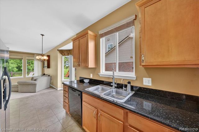 28294 Cottage Lane, New Hudson, MI 48165