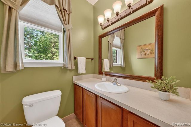 28294 Cottage Lane, New Hudson, MI 48165