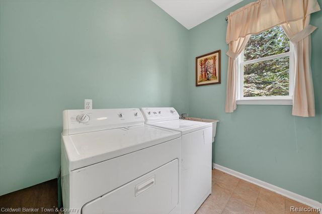 28294 Cottage Lane, New Hudson, MI 48165