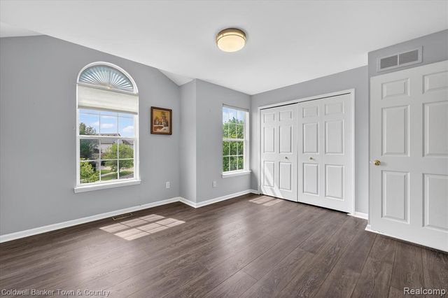 28294 Cottage Lane, New Hudson, MI 48165