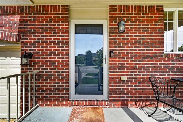 28294 Cottage Lane, New Hudson, MI 48165
