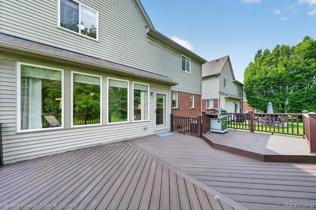 28294 Cottage Lane, New Hudson, MI 48165