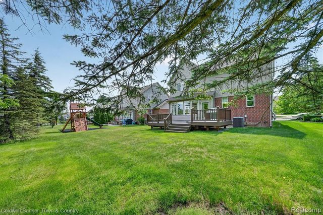 28294 Cottage Lane, New Hudson, MI 48165