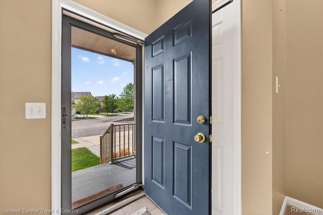 28294 Cottage Lane, New Hudson, MI 48165