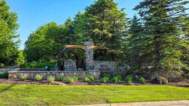28294 Cottage Lane, New Hudson, MI 48165