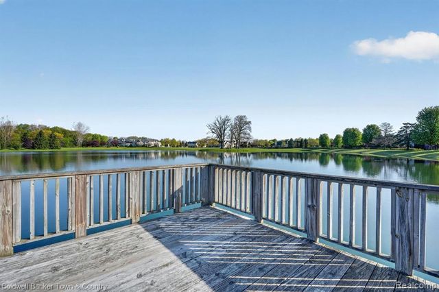 28294 Cottage Lane, New Hudson, MI 48165