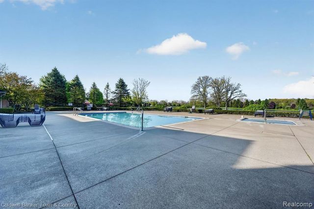 28294 Cottage Lane, New Hudson, MI 48165