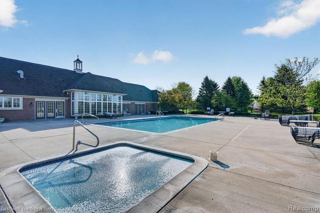 28294 Cottage Lane, New Hudson, MI 48165