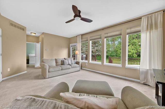 28294 Cottage Lane, New Hudson, MI 48165