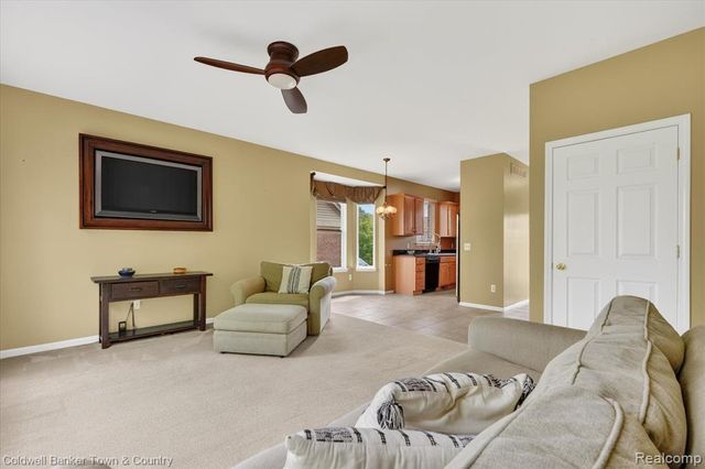 28294 Cottage Lane, New Hudson, MI 48165