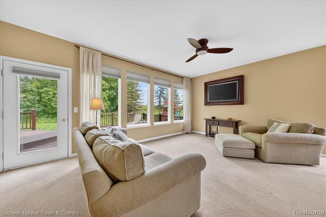 28294 Cottage Lane, New Hudson, MI 48165