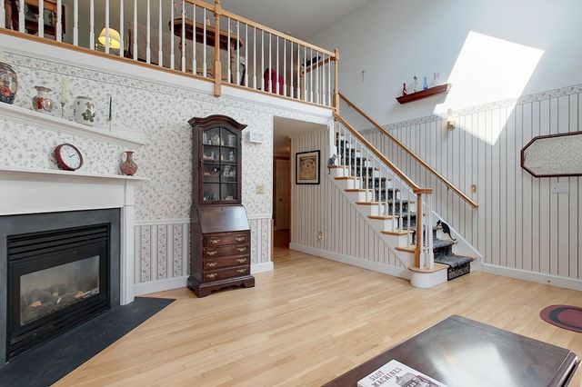 220 River Rd, Lowell, MA 01852