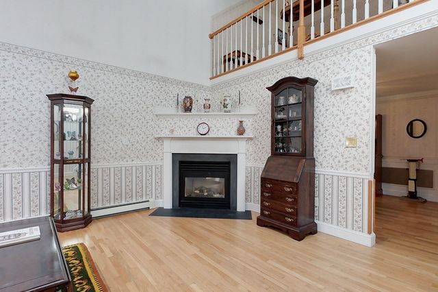 220 River Rd, Lowell, MA 01852