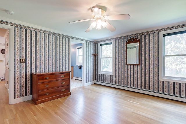 220 River Rd, Lowell, MA 01852