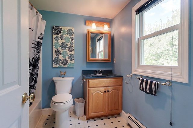 220 River Rd, Lowell, MA 01852