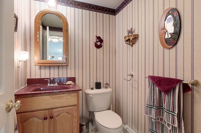 220 River Rd, Lowell, MA 01852