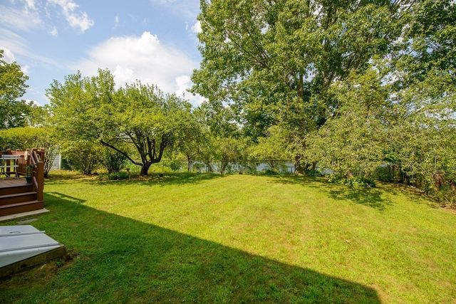 220 River Rd, Lowell, MA 01852