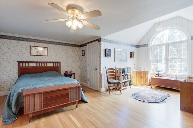 220 River Rd, Lowell, MA 01852