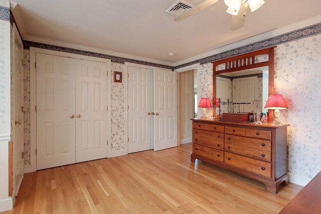 220 River Rd, Lowell, MA 01852