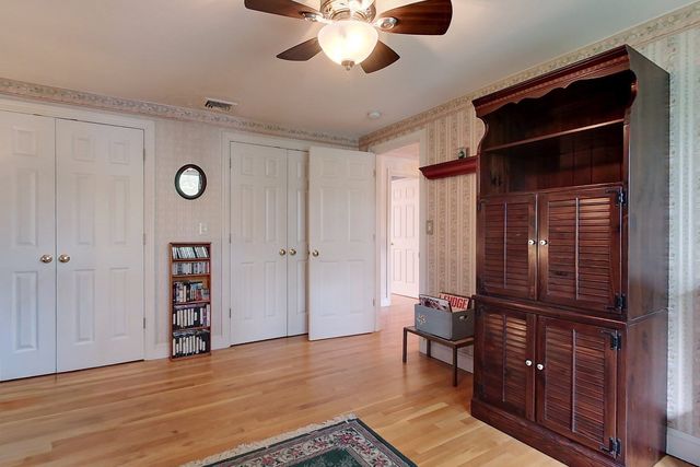 220 River Rd, Lowell, MA 01852