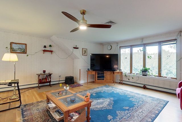 220 River Rd, Lowell, MA 01852