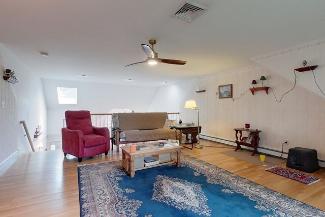 220 River Rd, Lowell, MA 01852