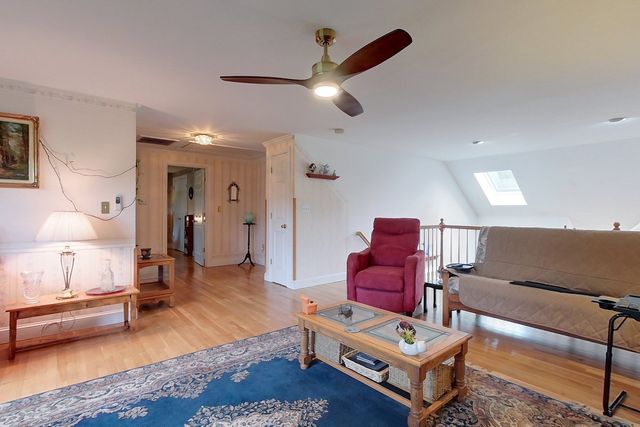 220 River Rd, Lowell, MA 01852