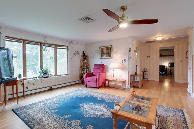 220 River Rd, Lowell, MA 01852