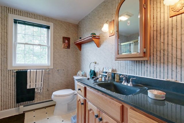 220 River Rd, Lowell, MA 01852