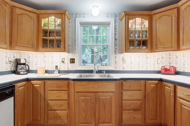 220 River Rd, Lowell, MA 01852