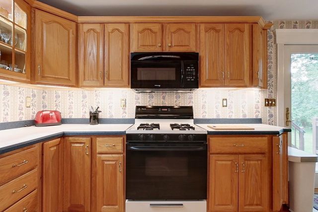 220 River Rd, Lowell, MA 01852