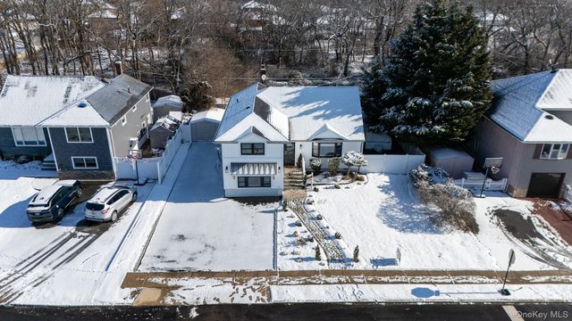 53 Elizabeth Drive, Bethpage, NY 11714