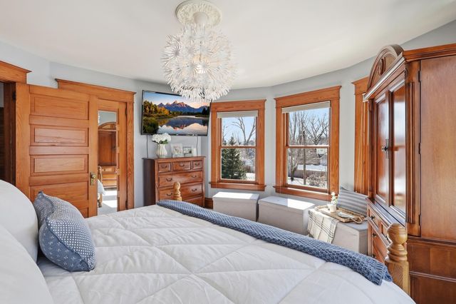 127 4th Avenue SW, Faribault, MN 55021