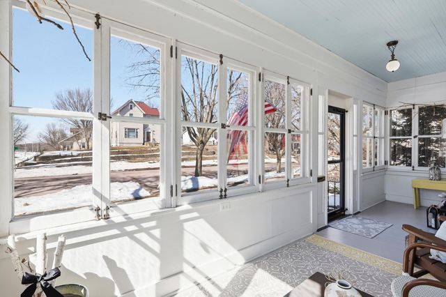 127 4th Avenue SW, Faribault, MN 55021