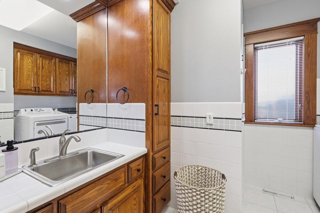 127 4th Avenue SW, Faribault, MN 55021