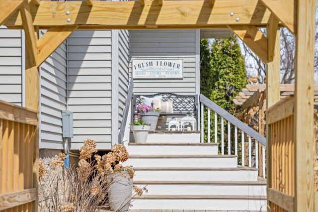 127 4th Avenue SW, Faribault, MN 55021