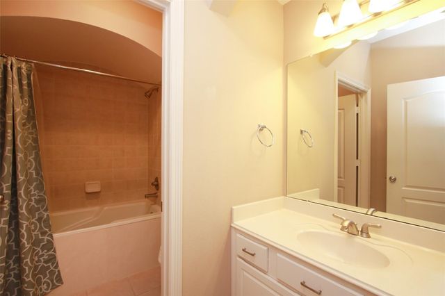 17803 Skyline Arbor Terrace, Houston, TX 77094