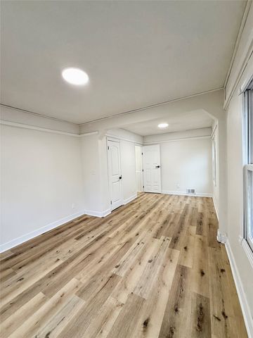 409 Davis Avenue, Des Moines, IA 50315