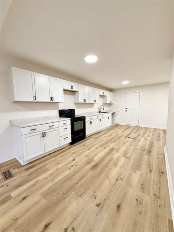 409 Davis Avenue, Des Moines, IA 50315