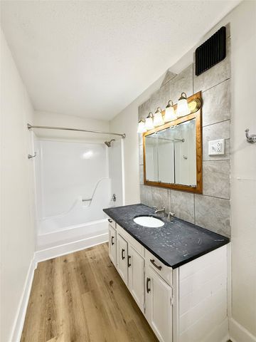 409 Davis Avenue, Des Moines, IA 50315