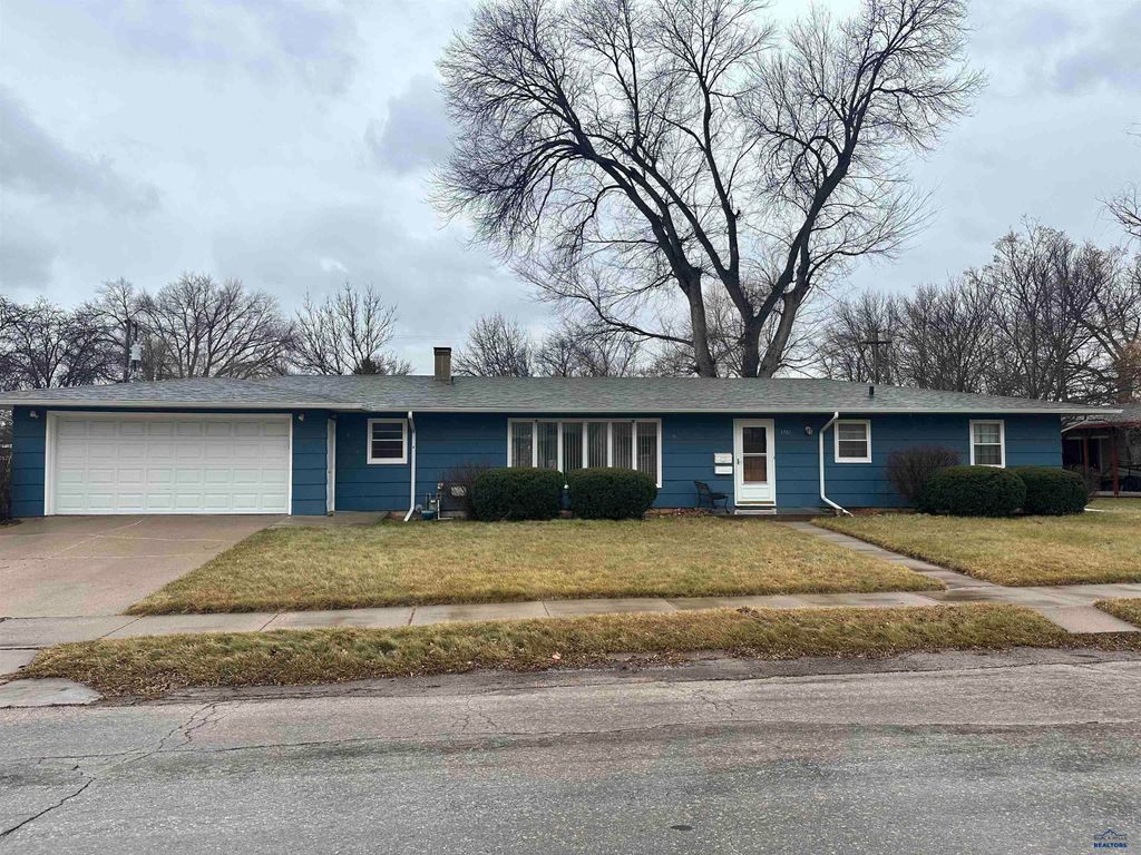 3701 W ST LOUIS, Rapid City, SD 57702