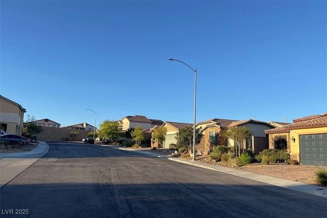 2748 Brinkley Manor Street, Laughlin, NV 89029