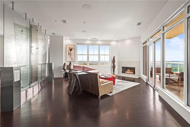 2881 Peachtree Road NE 2304, Atlanta, GA 30305